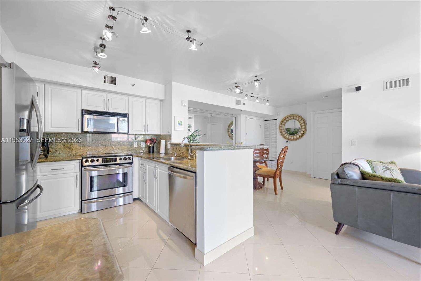 The Yacht Club At Aventura at 19999 Country Club Dr, Aventura, FL 33180 - For Sale photo 9