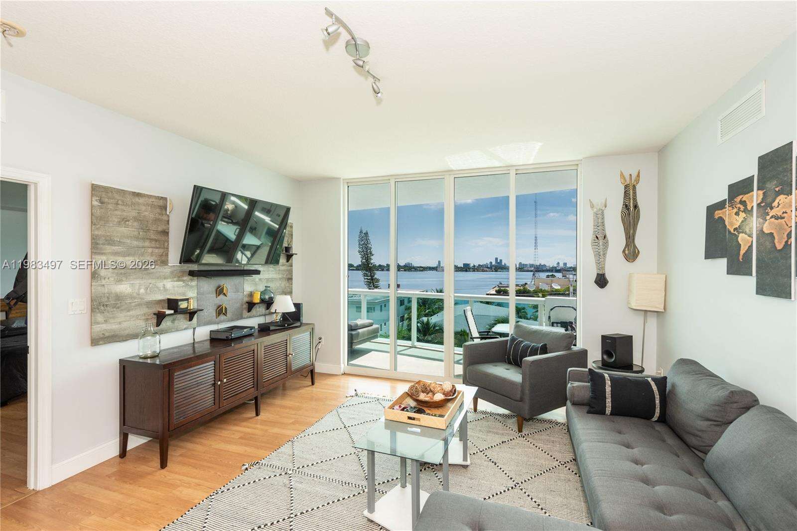 360 Condo B Condos for Sale & Rent | Picture 1