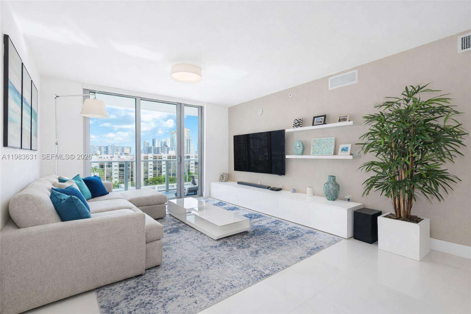 PARQUE TOWERS - 300 Sunny Isles Blvd, Sunny Isles Beach, FL 33160 | Picture 2