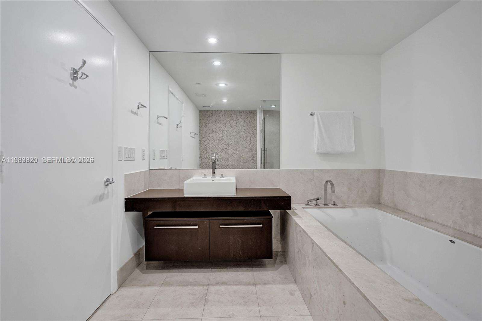 JADE OCEAN - 17121 Collins Ave, Sunny Isles Beach, FL 33160 | Picture 16