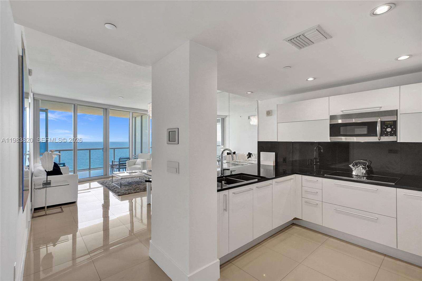 JADE OCEAN - 17121 Collins Ave, Sunny Isles Beach, FL 33160 | Picture 3