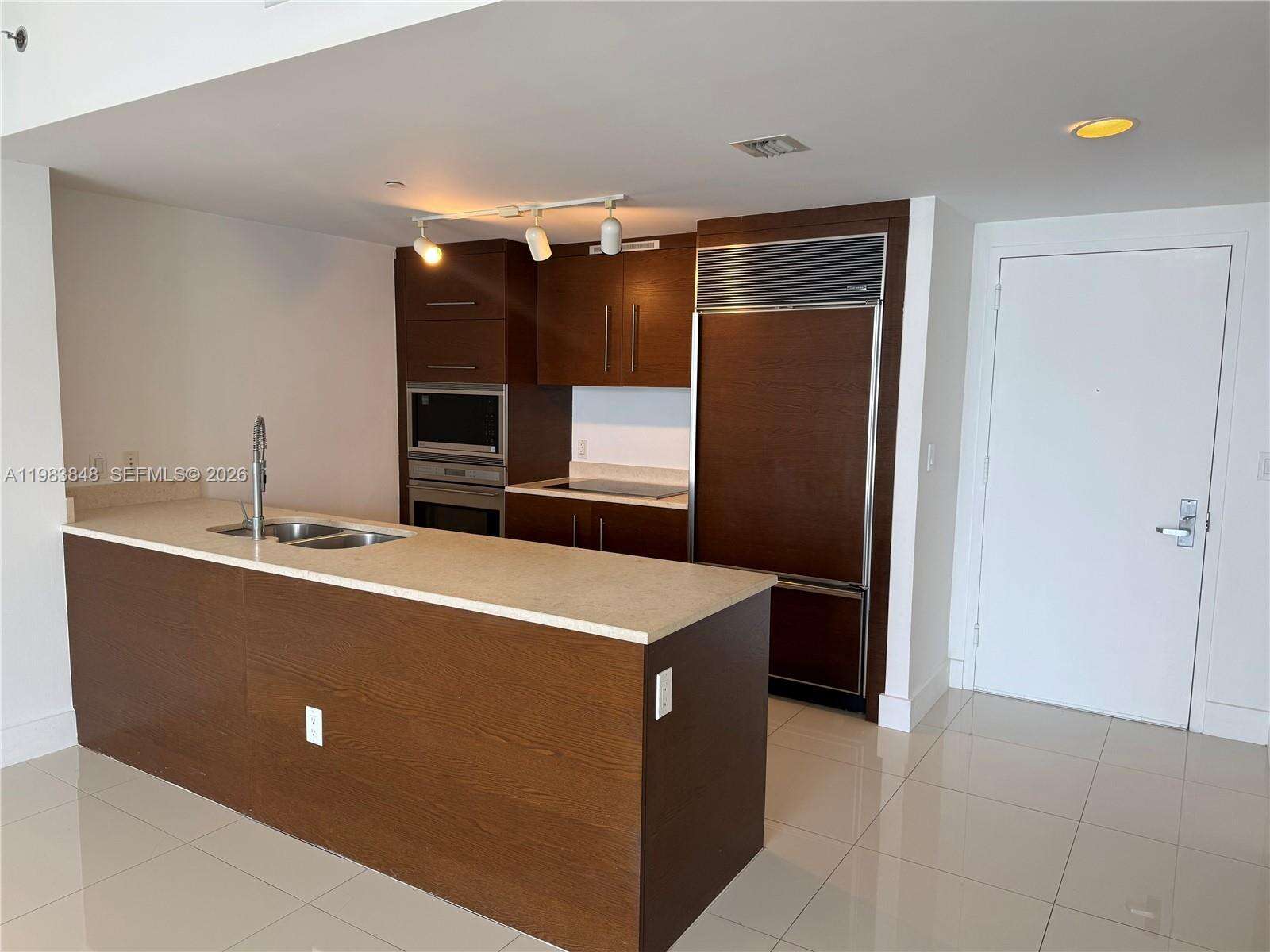 Icon Brickell 1 at 465 Brickell Ave, Miami, FL 33131 - For Sale photo 2