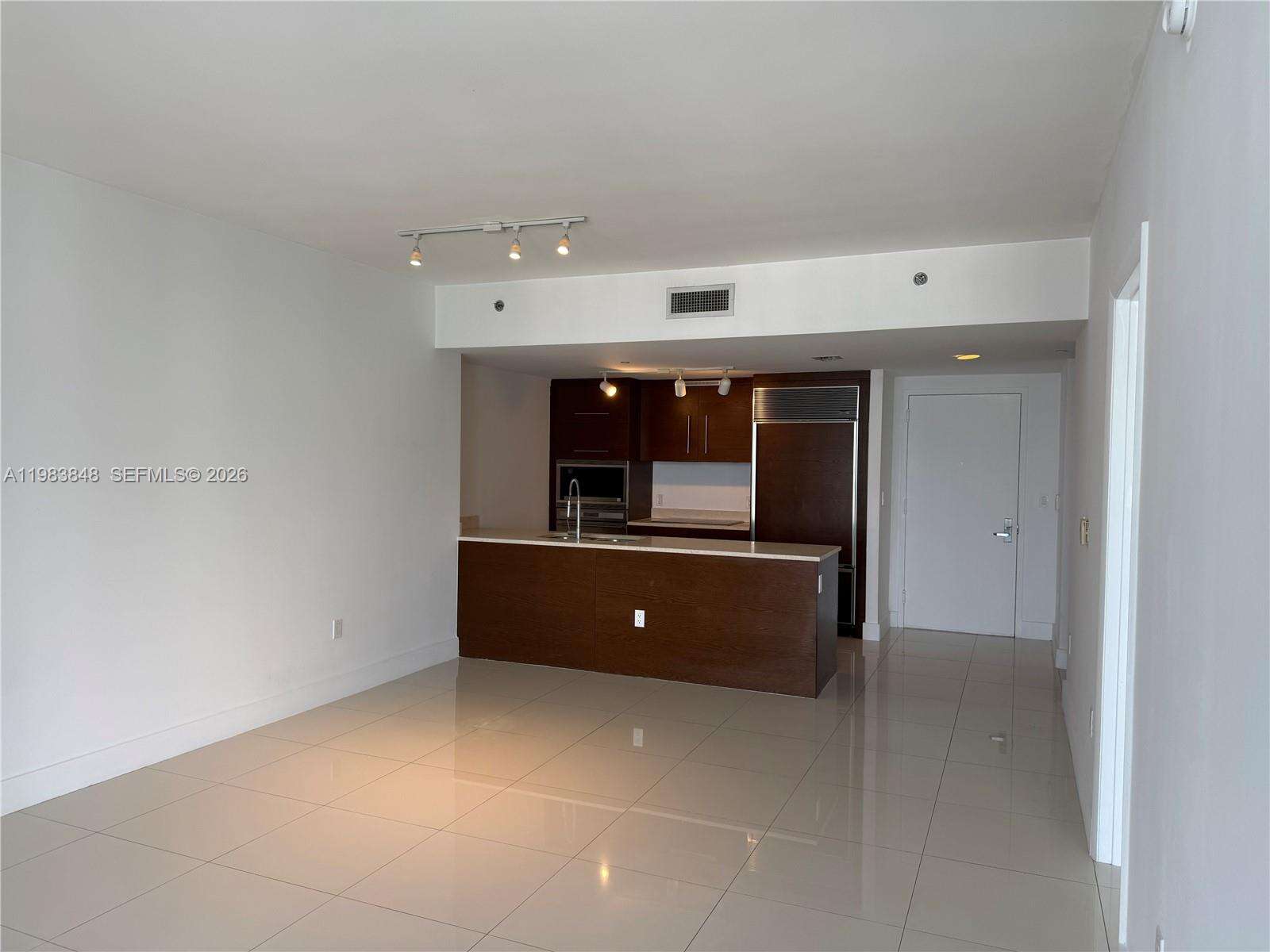 Icon Brickell 1 at 465 Brickell Ave, Miami, FL 33131 - For Sale photo 4