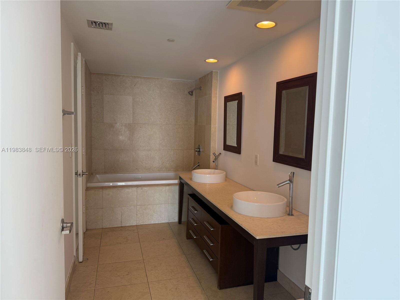 Icon Brickell 1 at 465 Brickell Ave, Miami, FL 33131 - For Sale photo 6