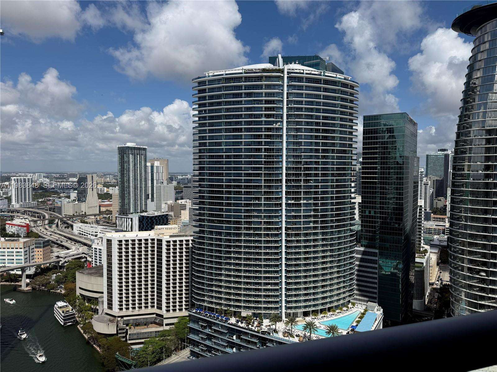 Icon Brickell 1 at 465 Brickell Ave, Miami, FL 33131 - For Sale photo 9