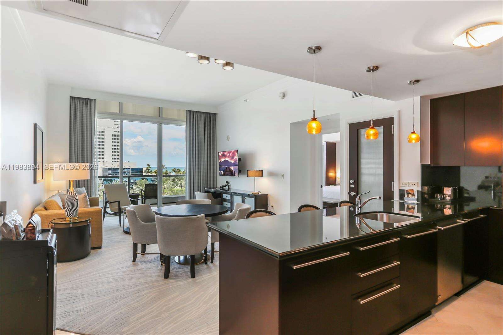 FONTAINEBLEAU III OCEAN CLUB - 4391 Collins Ave, Miami Beach, FL 33140 | Picture 2