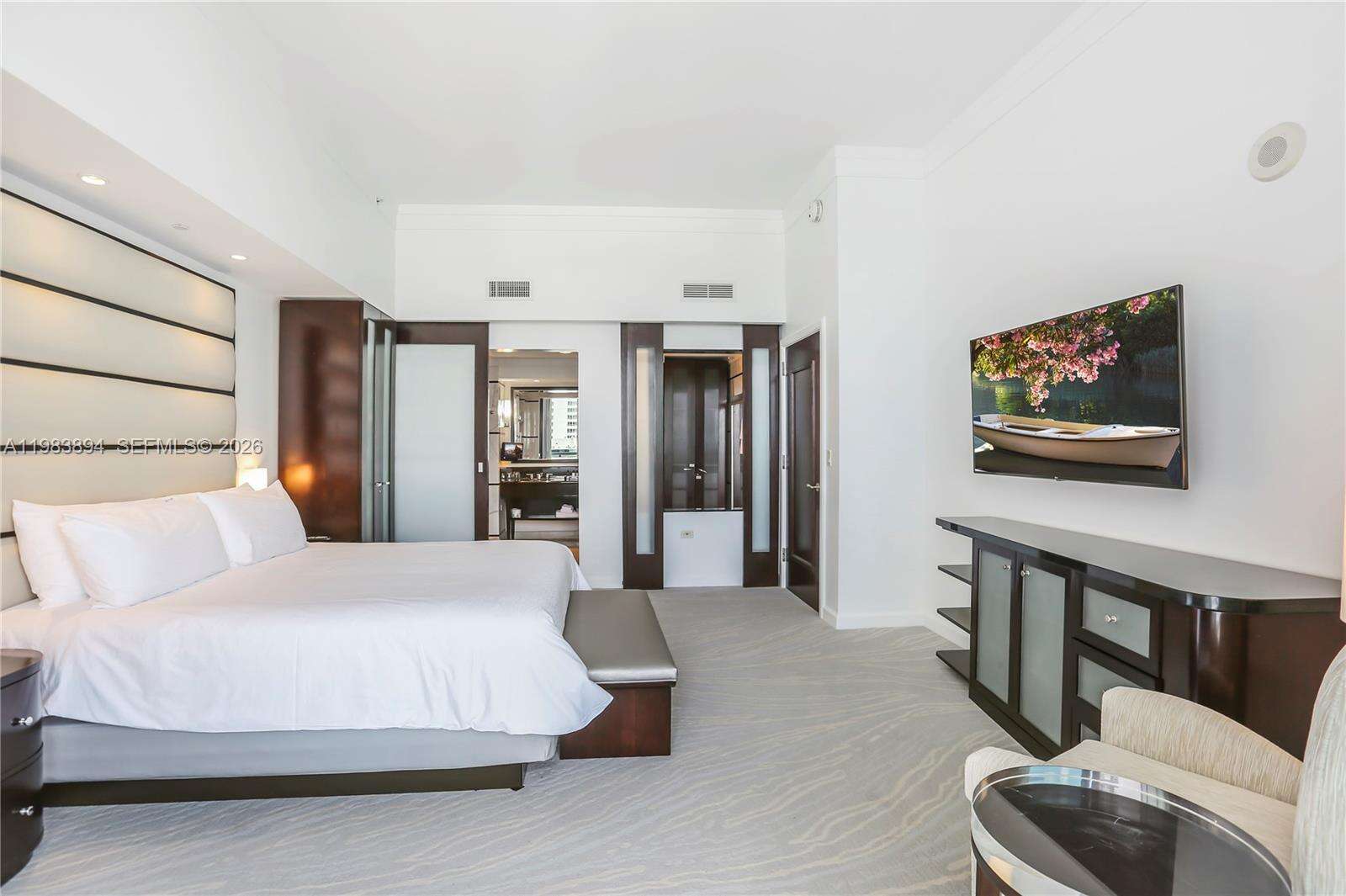 FONTAINEBLEAU III OCEAN CLUB - 4391 Collins Ave, Miami Beach, FL 33140 | Picture 18