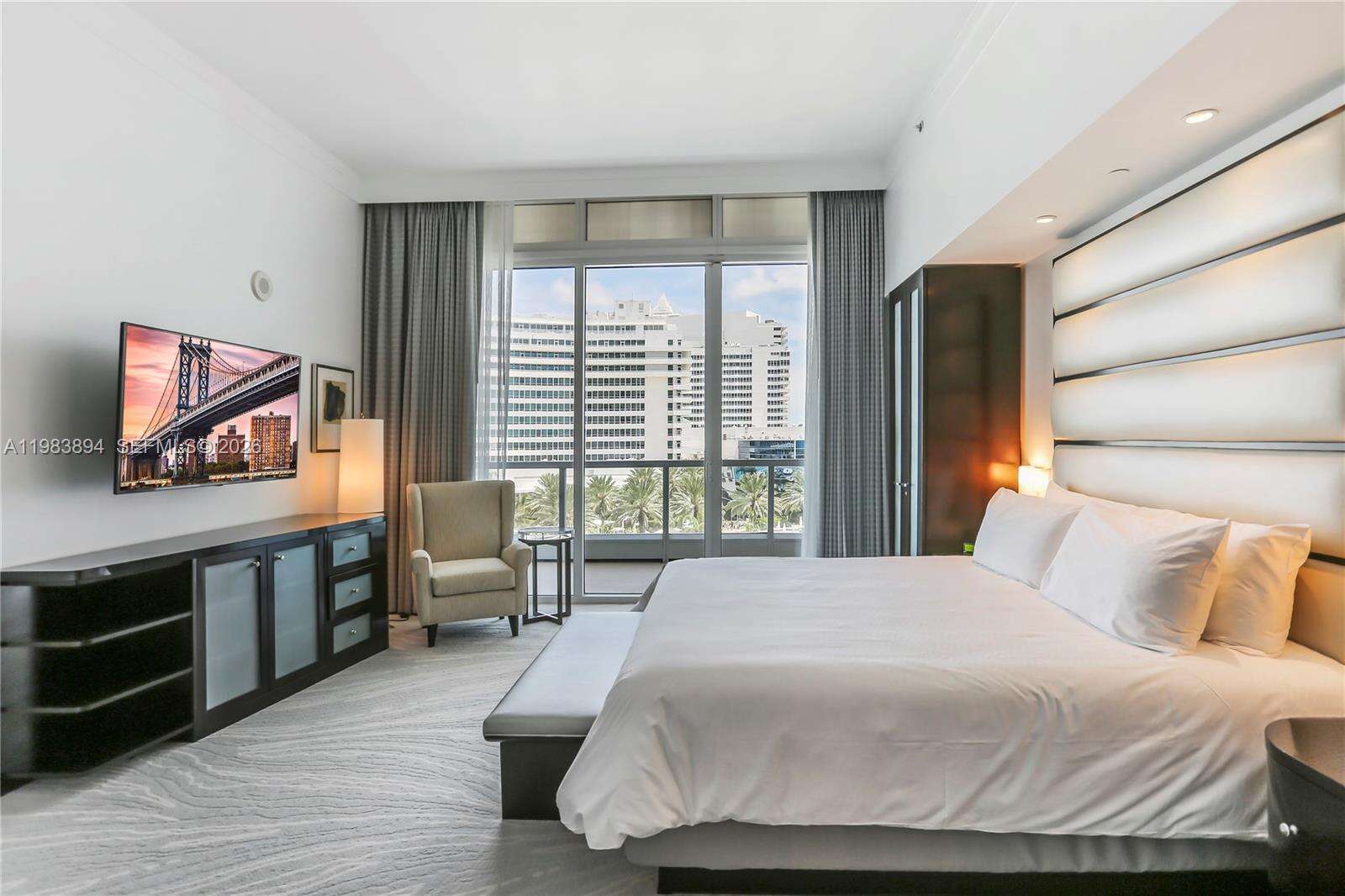 FONTAINEBLEAU III OCEAN CLUB - 4391 Collins Ave, Miami Beach, FL 33140 | Picture 19