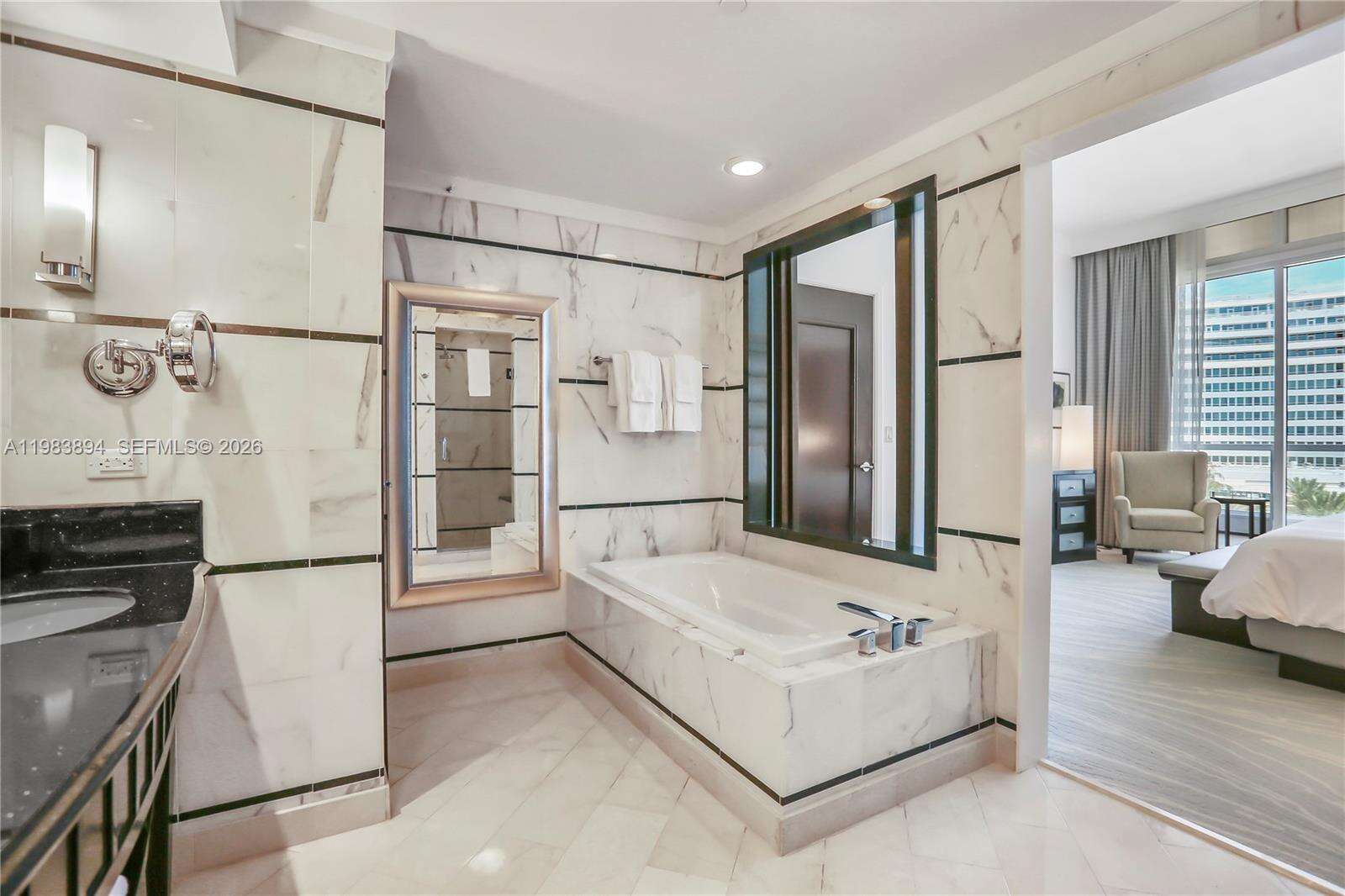 FONTAINEBLEAU III OCEAN CLUB - 4391 Collins Ave, Miami Beach, FL 33140 | Picture 20