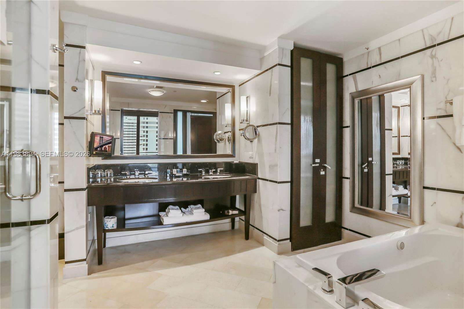 FONTAINEBLEAU III OCEAN CLUB - 4391 Collins Ave, Miami Beach, FL 33140 | Picture 21