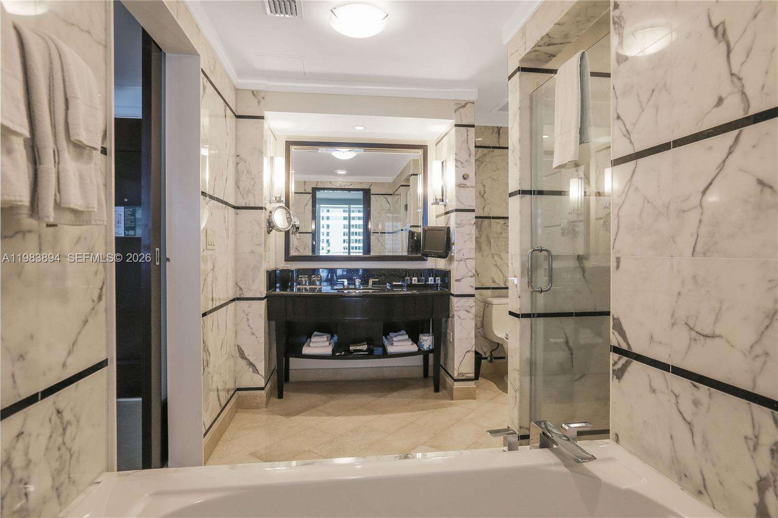 FONTAINEBLEAU III OCEAN CLUB - 4391 Collins Ave, Miami Beach, FL 33140 | Picture 27