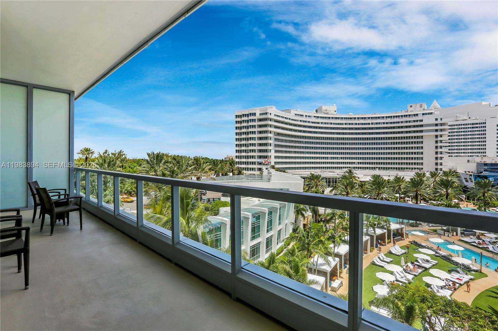 FONTAINEBLEAU III OCEAN CLUB - 4391 Collins Ave, Miami Beach, FL 33140 | Picture 4