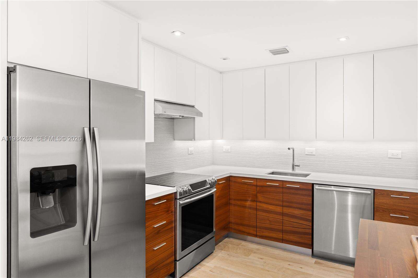 Oceanside Plaza at 5555 Collins Ave, Miami Beach, FL 33140 - For Sale photo 3