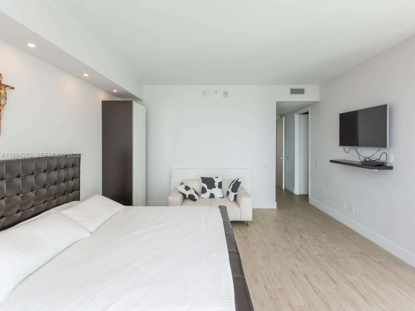 BRICKELLHOUSE - 1300 Brickell Bay Dr, Miami, FL 33131 | Picture 38