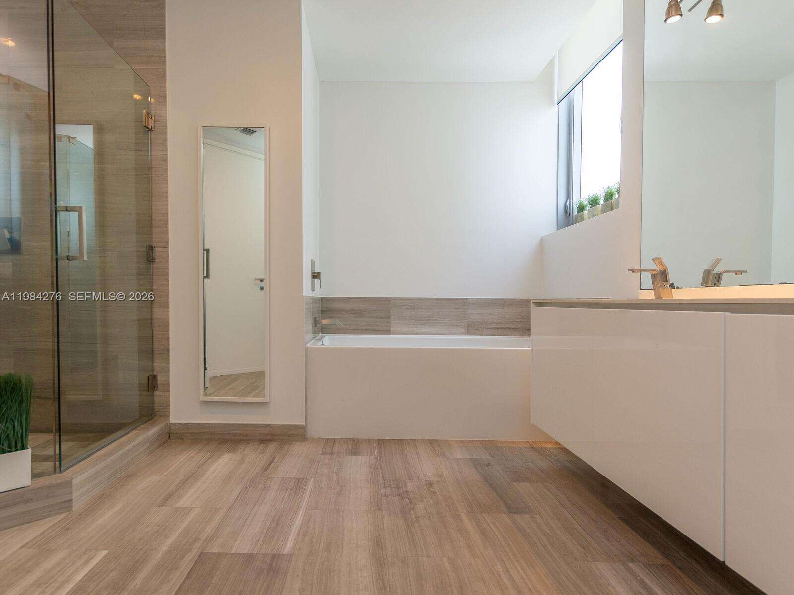 BRICKELLHOUSE - 1300 Brickell Bay Dr, Miami, FL 33131 | Picture 40