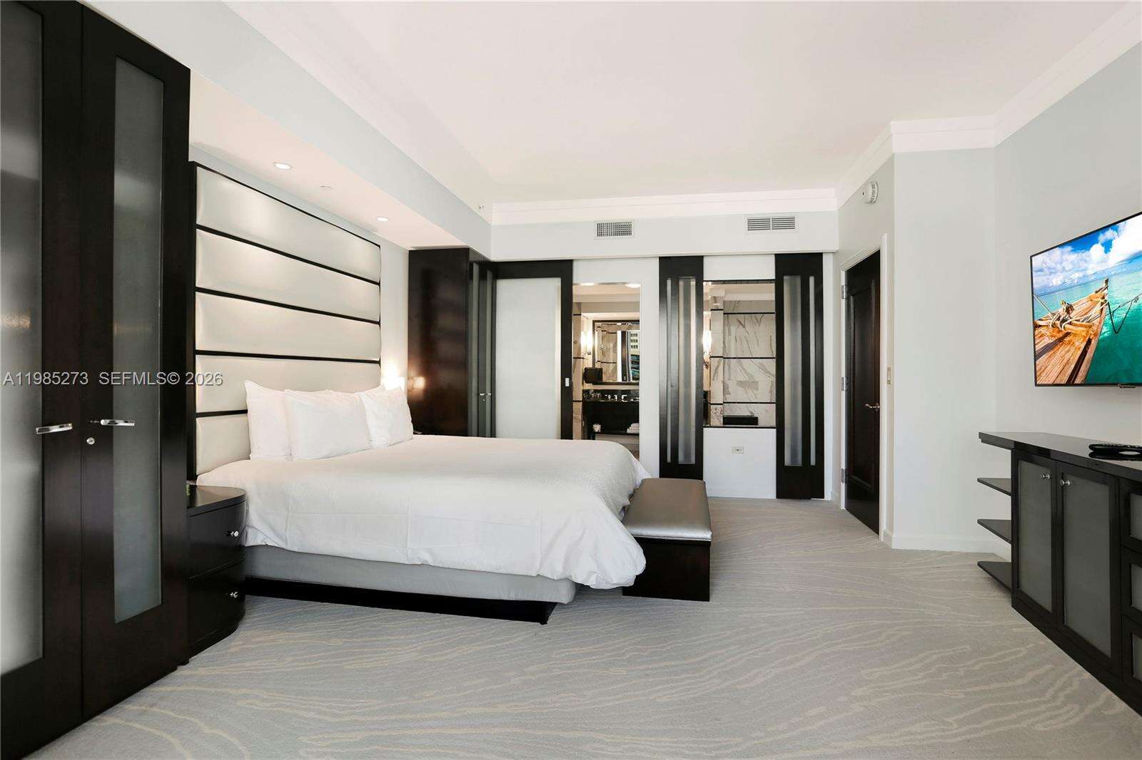 FONTAINEBLEAU III OCEAN CLUB - 4391 Collins Ave, Miami Beach, FL 33140 | Picture 17