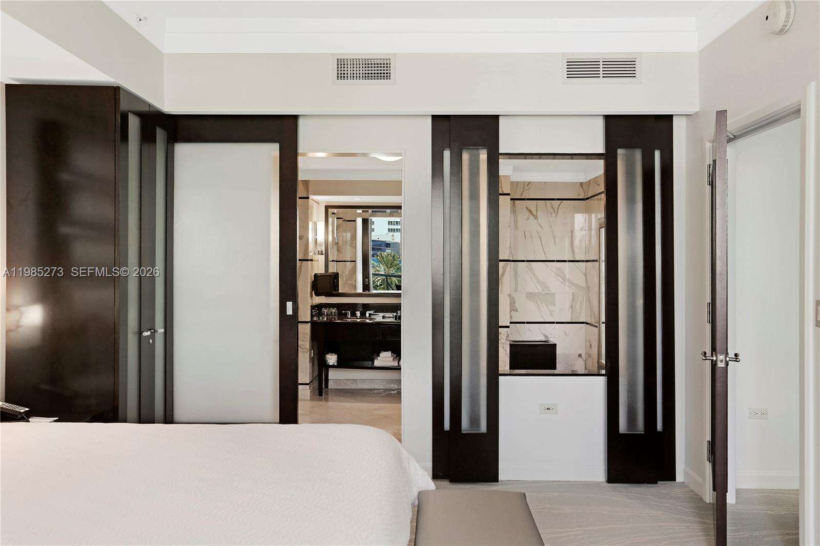 FONTAINEBLEAU III OCEAN CLUB - 4391 Collins Ave, Miami Beach, FL 33140 | Picture 18