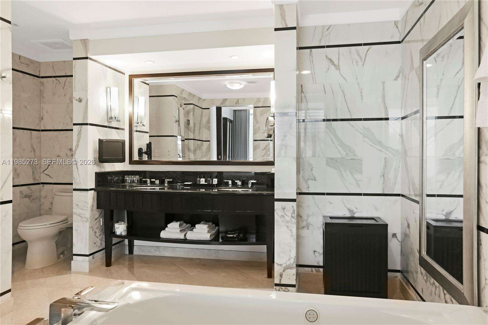 FONTAINEBLEAU III OCEAN CLUB - 4391 Collins Ave, Miami Beach, FL 33140 | Picture 20