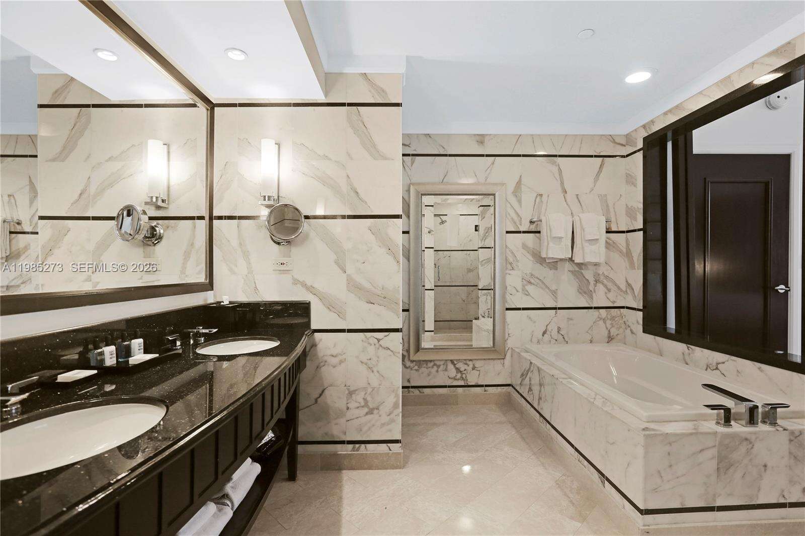 FONTAINEBLEAU III OCEAN CLUB - 4391 Collins Ave, Miami Beach, FL 33140 | Picture 21