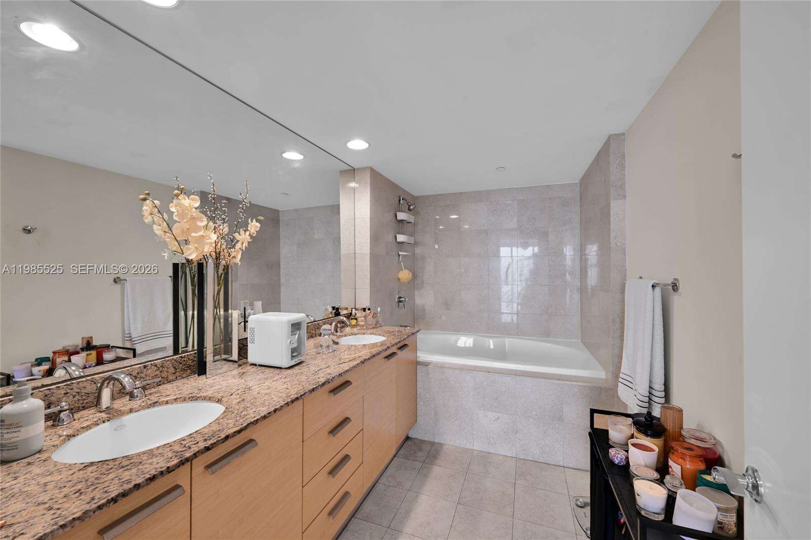 BEACH CLUB THREE - 1800 Ocean Dr, Hallandale Beach, FL 33009 | Picture 23