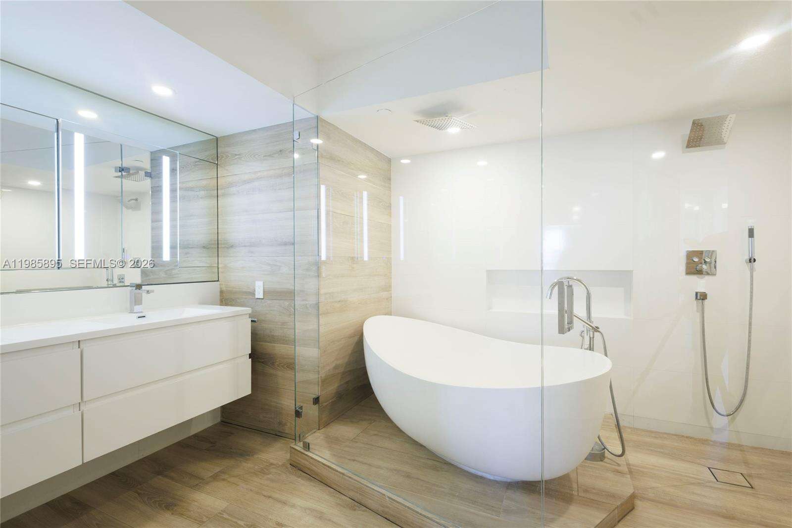 Harborside At The Waterways at 3640 Yacht Club Dr, Aventura, FL 33180 - For Sale photo 15