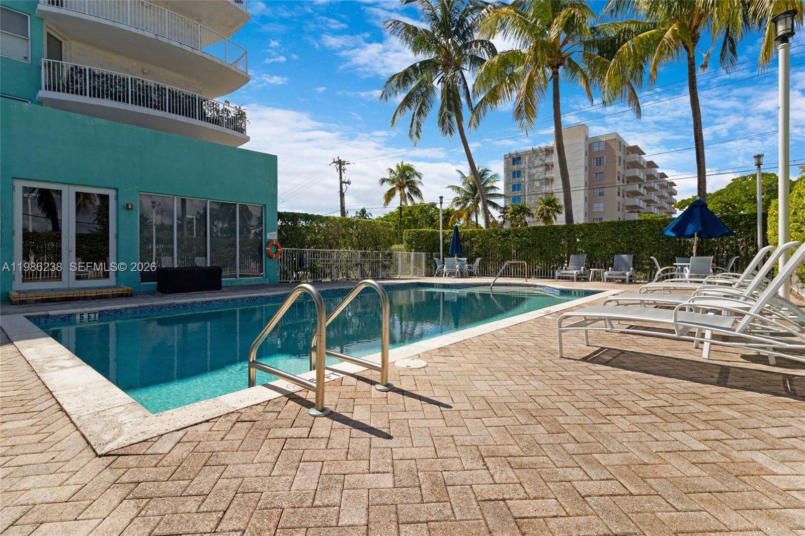 Breeze Condos for Sale & Rent | Picture 1