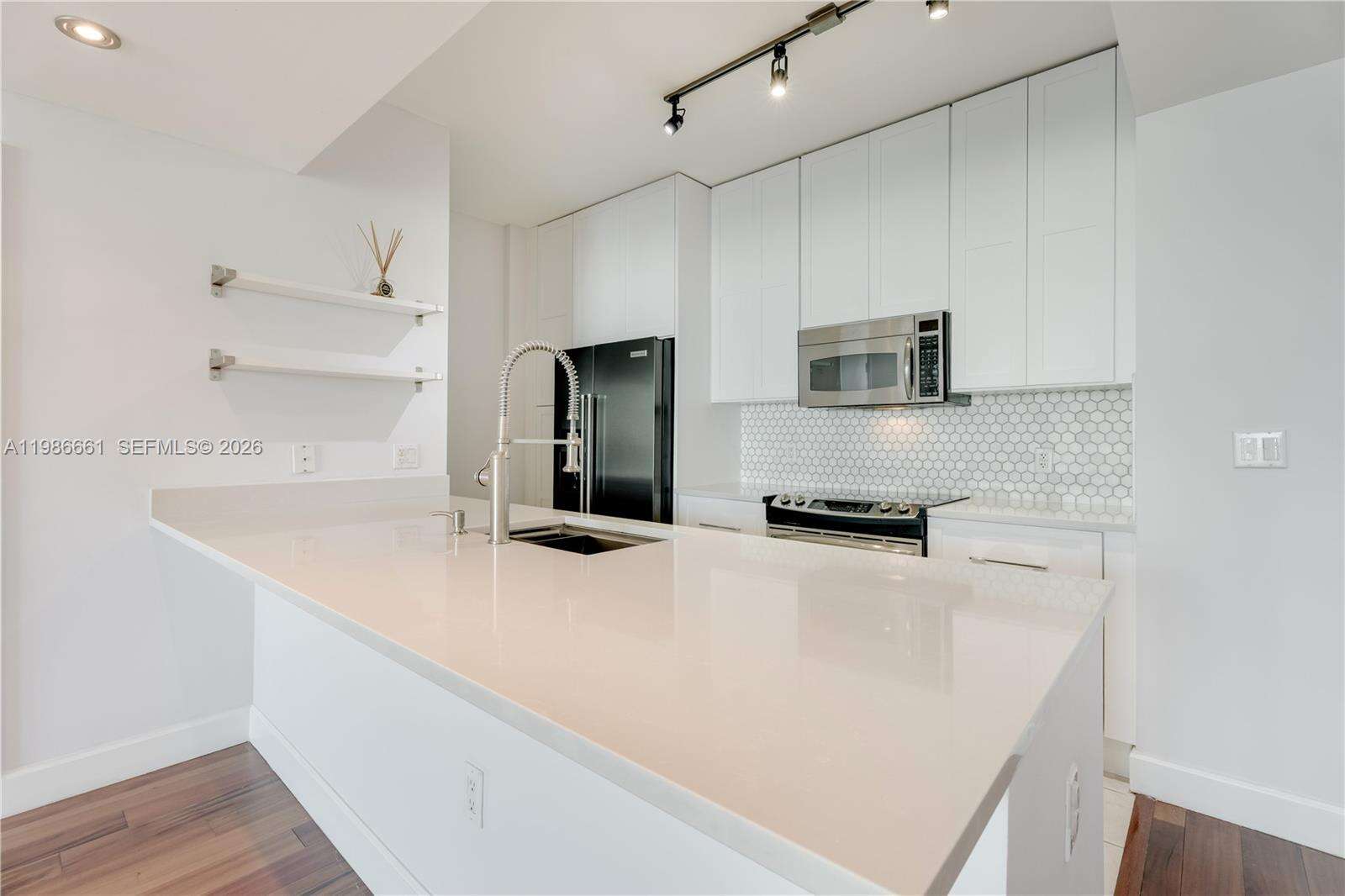 The Plaza On Brickell West at 951 Brickell Ave, Miami, FL 33131 - For Sale photo 2