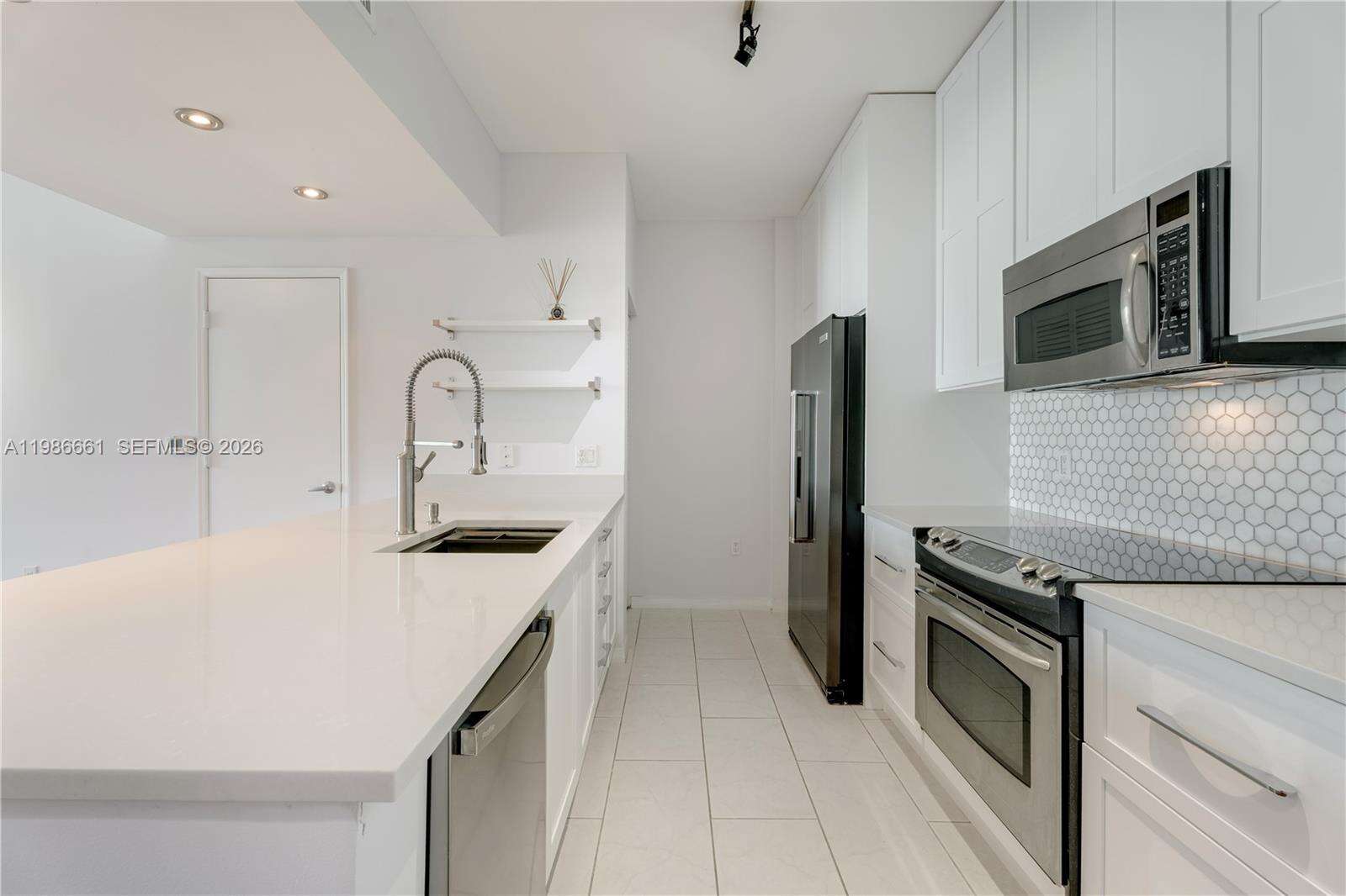 The Plaza On Brickell West at 951 Brickell Ave, Miami, FL 33131 - For Sale photo 3