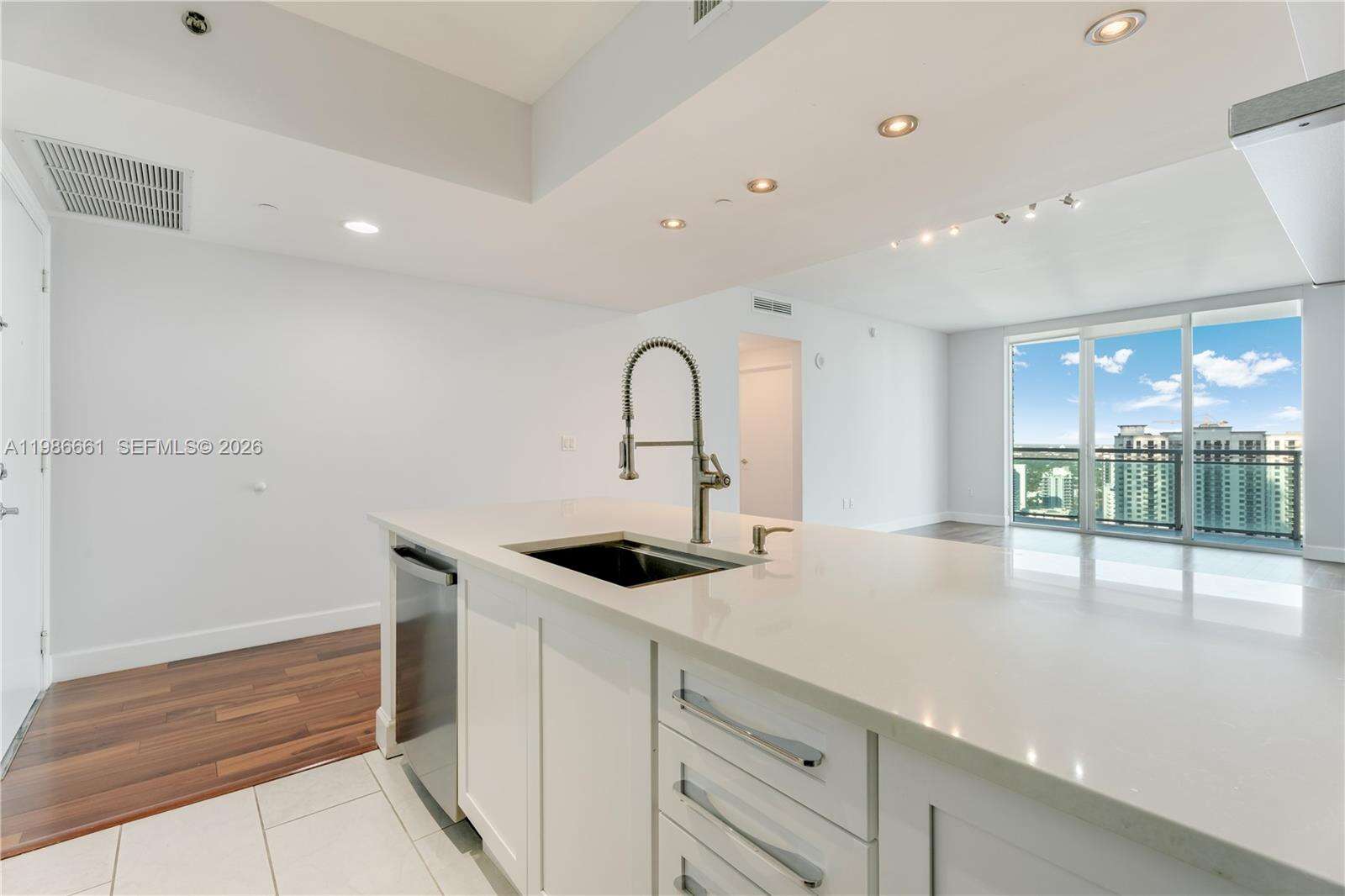 The Plaza On Brickell West at 951 Brickell Ave, Miami, FL 33131 - For Sale photo 4