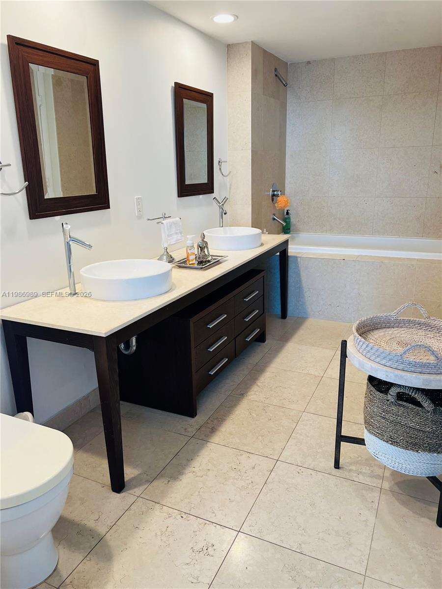 Icon Brickell 2 at 495 Brickell Ave, Miami, FL 33131 - For Sale photo 9