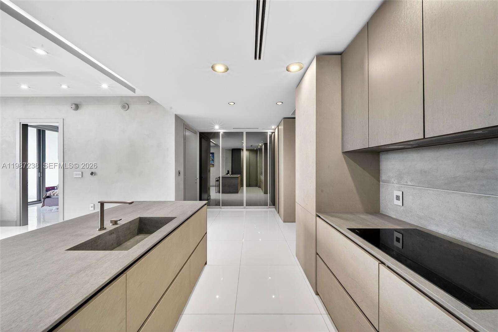 EPIC WEST - 200 Biscayne Blvd Way, Miami, FL 33131 | Picture 31