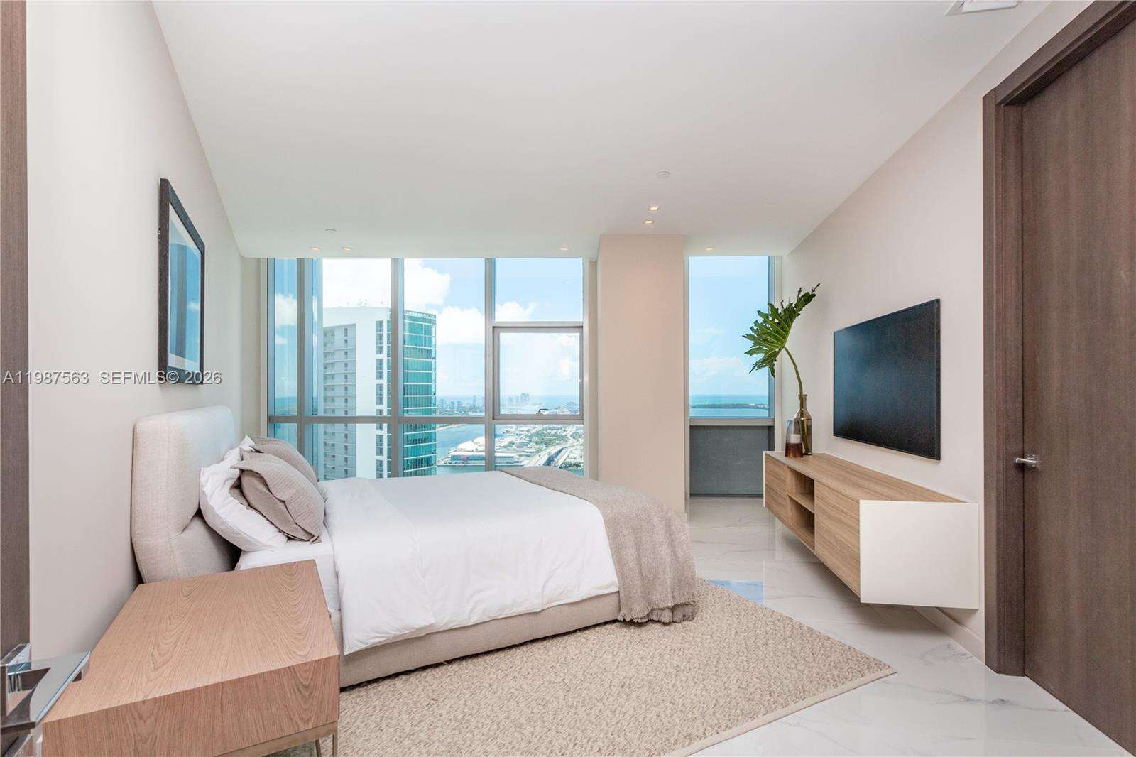 PARAMOUNT MIAMI WORLDCENTER - 851 1 Ave, Miami, FL 33132 | Picture 35