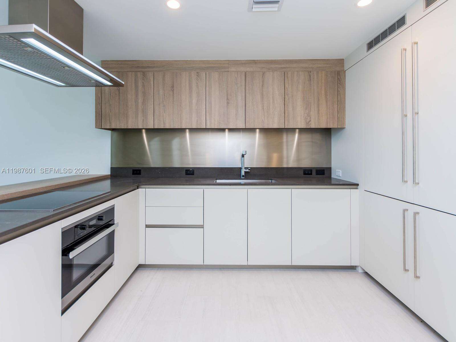 Brickell Flatiron at 1000 Brickell Plz, Miami, FL 33131 - For Sale photo 12