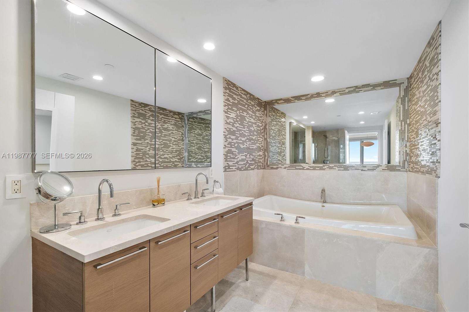 Jade Beach at 17001 Collins Ave, Sunny Isles Beach, FL 33160 - For Sale photo 14