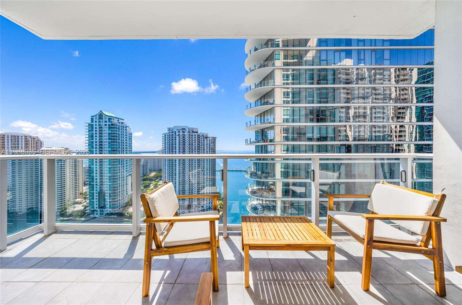 Met 1 at 300 Biscayne Blvd, Miami, FL 33131 - For Sale photo 1