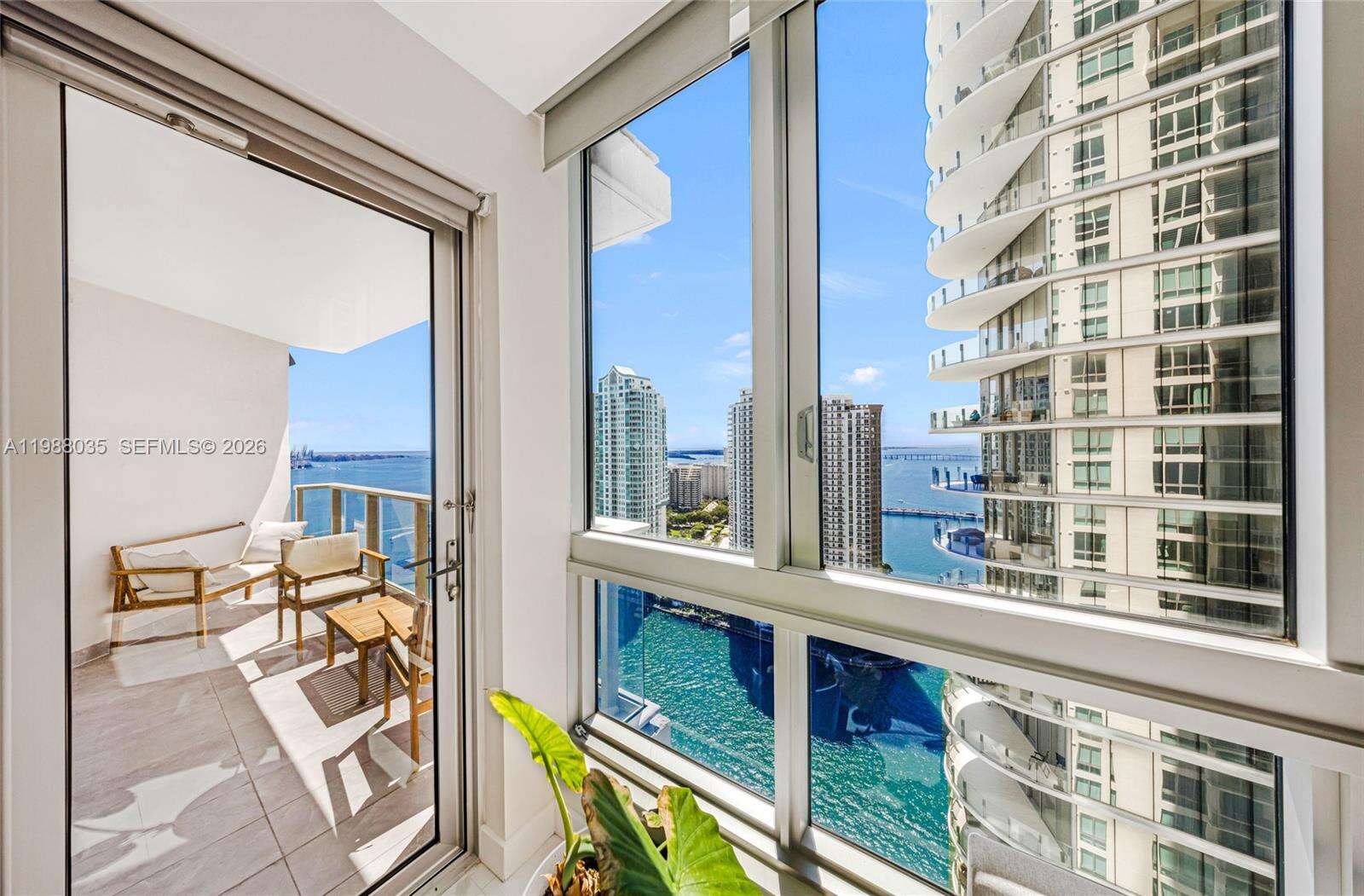 Met 1 at 300 Biscayne Blvd, Miami, FL 33131 - For Sale photo 2