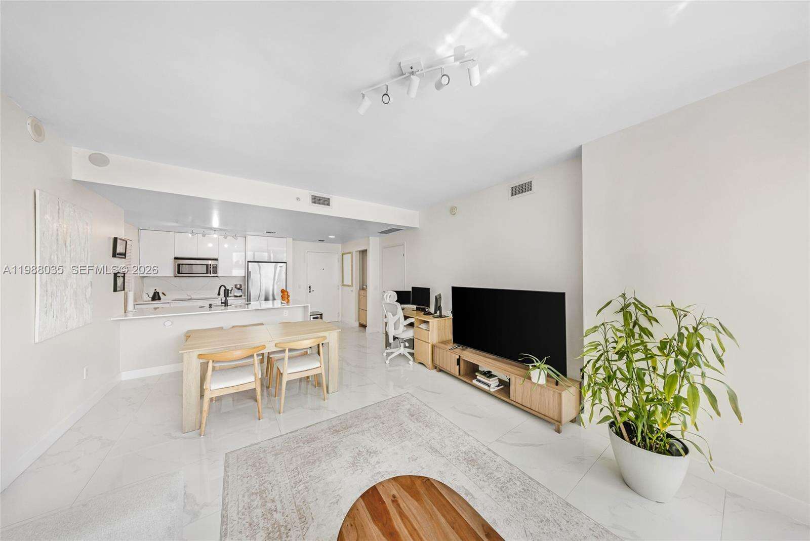 Met 1 at 300 Biscayne Blvd, Miami, FL 33131 - For Sale photo 11