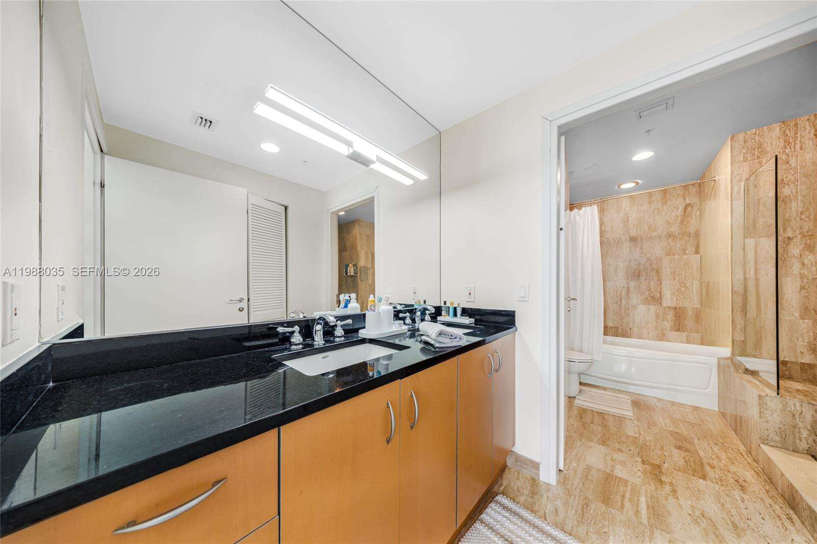 Met 1 at 300 Biscayne Blvd, Miami, FL 33131 - For Sale photo 15