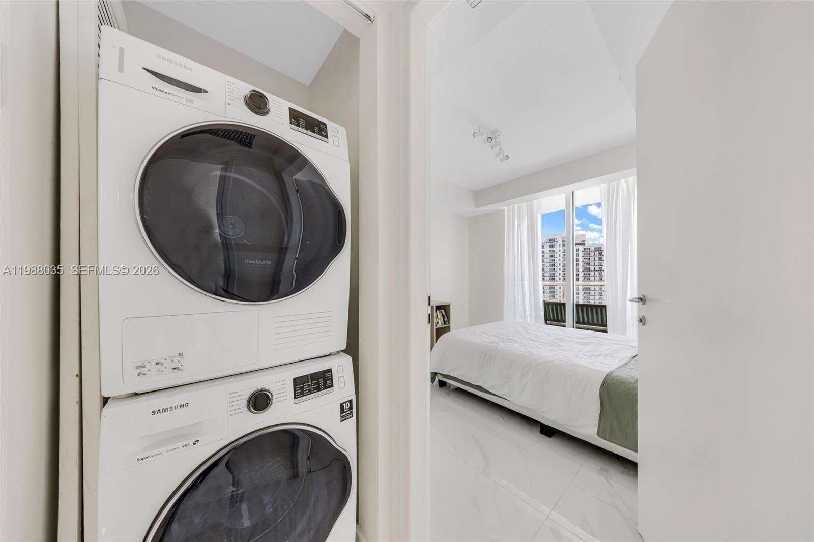 Met 1 at 300 Biscayne Blvd, Miami, FL 33131 - For Sale photo 17