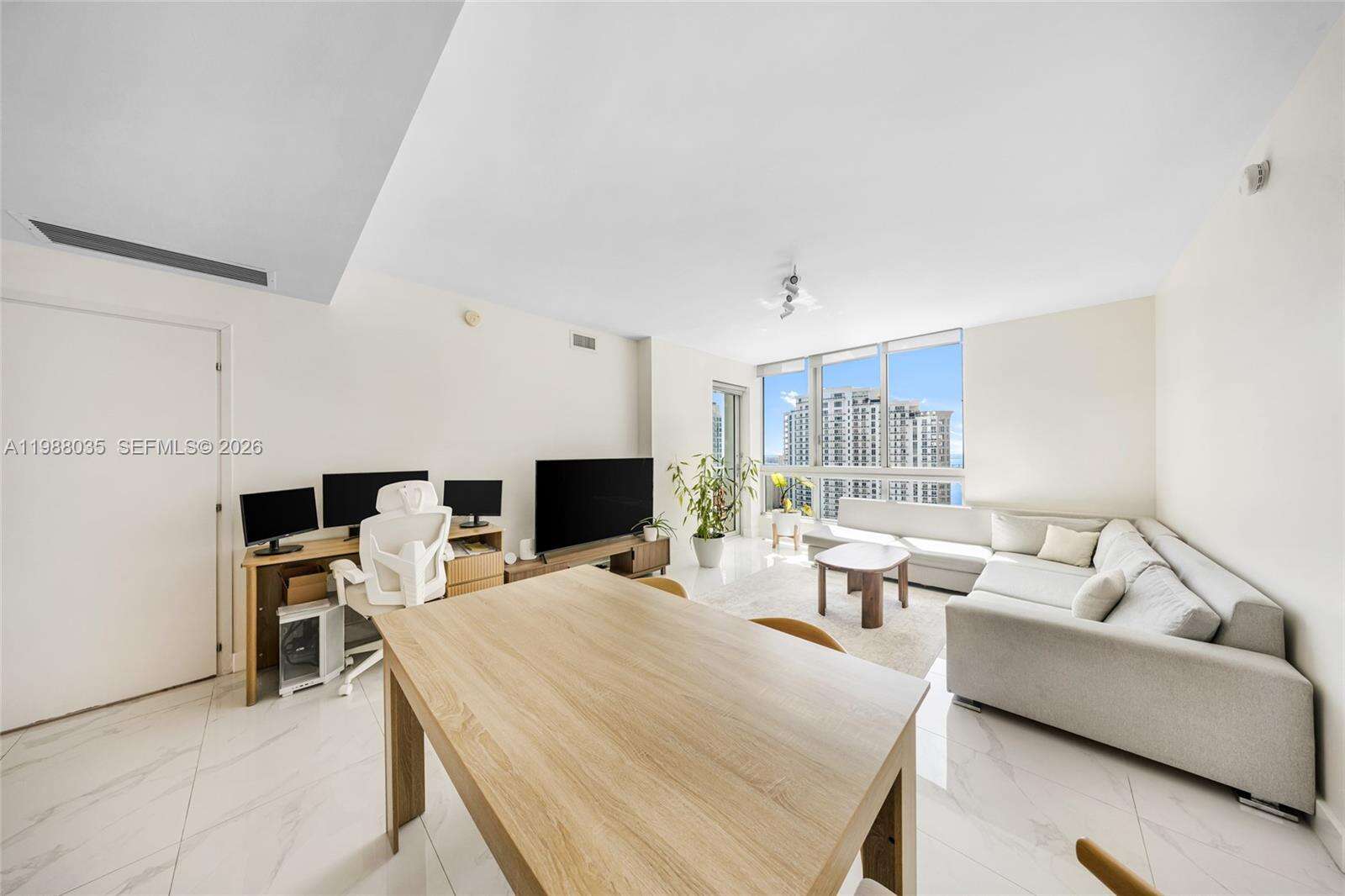 Met 1 at 300 Biscayne Blvd, Miami, FL 33131 - For Sale photo 5