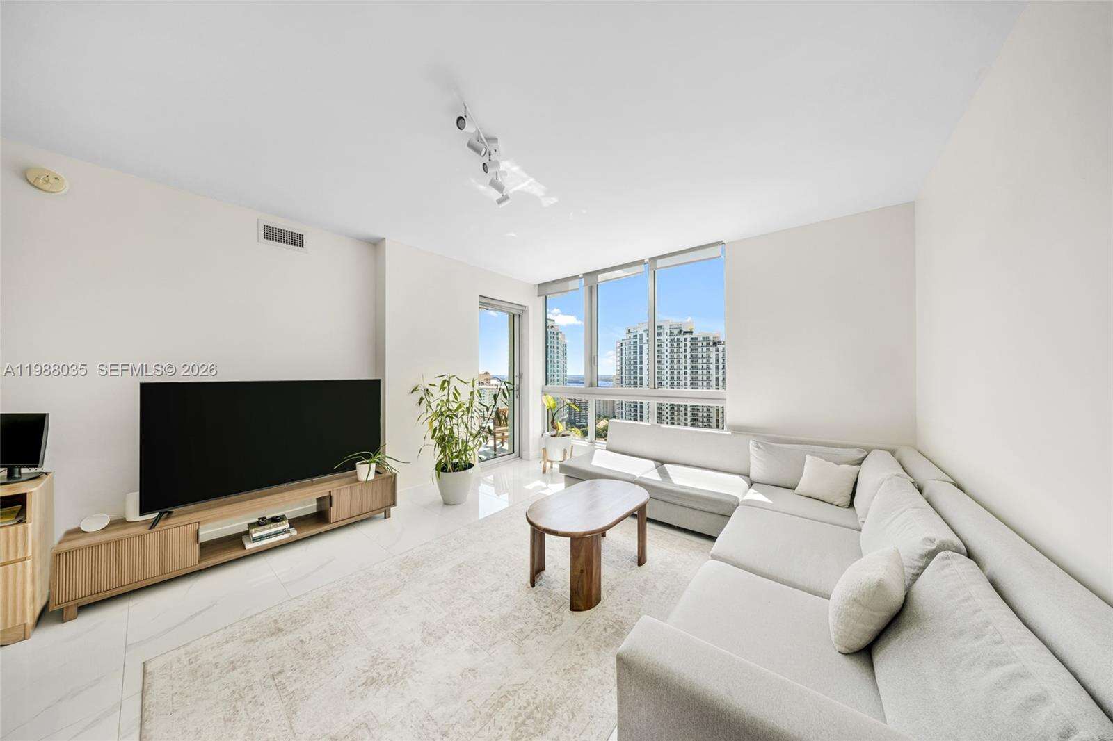 Met 1 at 300 Biscayne Blvd, Miami, FL 33131 - For Sale photo 6