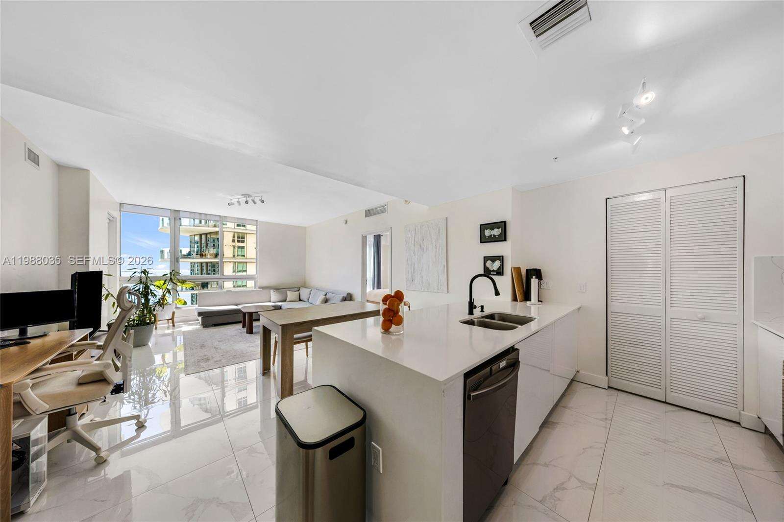 Met 1 at 300 Biscayne Blvd, Miami, FL 33131 - For Sale photo 7