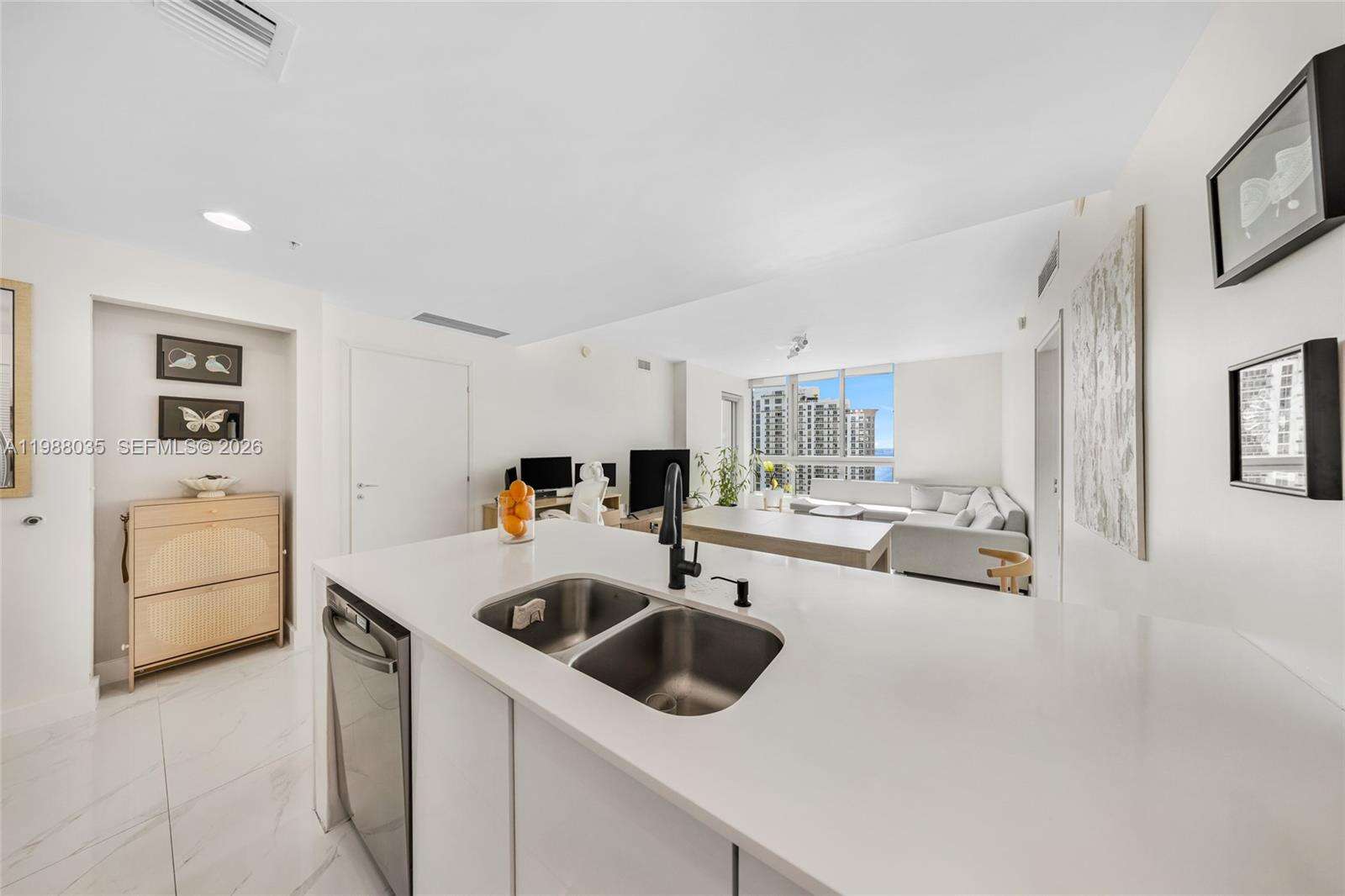 Met 1 at 300 Biscayne Blvd, Miami, FL 33131 - For Sale photo 9