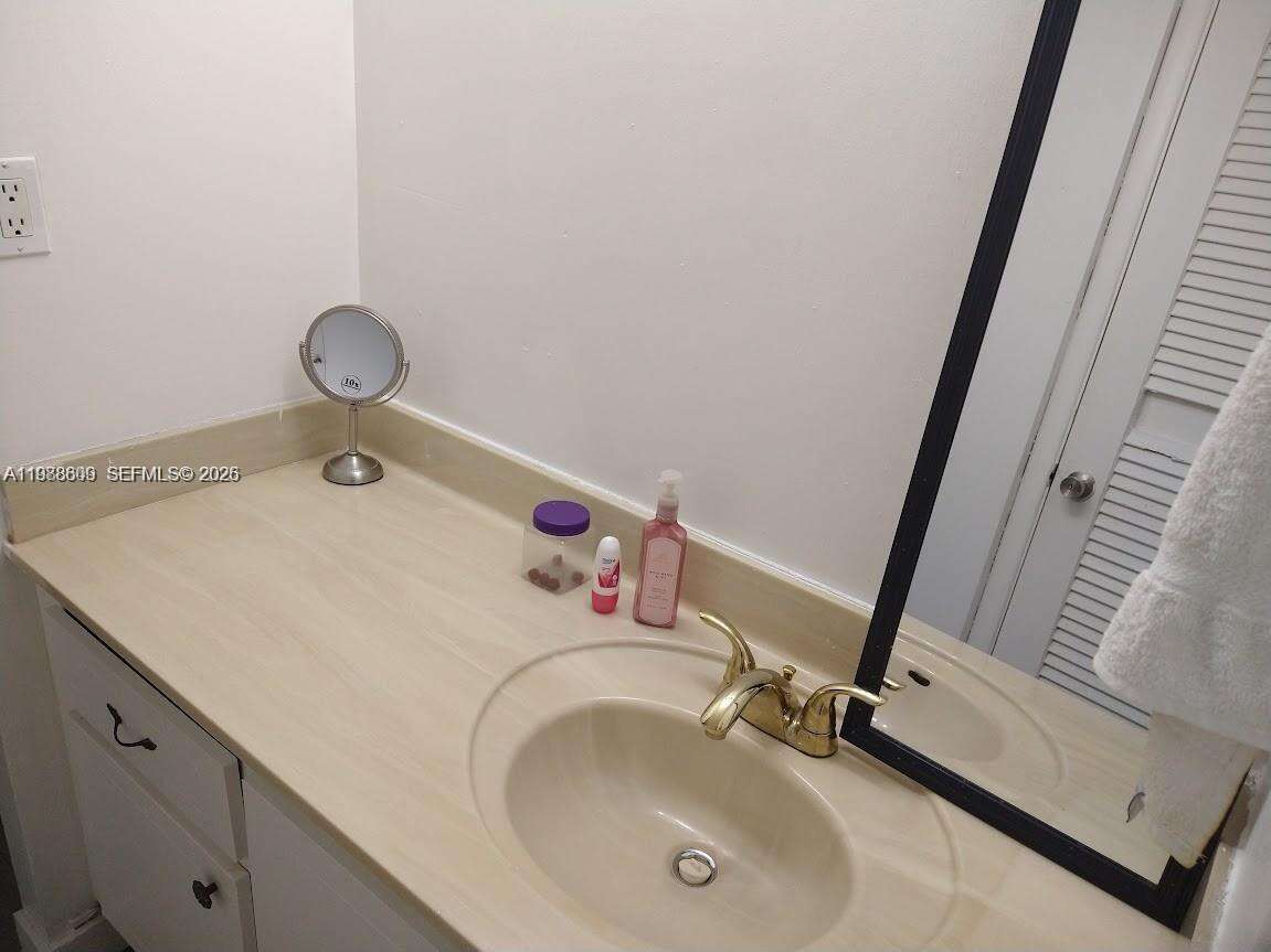 Maison Grande at 6039 Collins Ave, Miami Beach, FL 33140 - For Sale photo 11