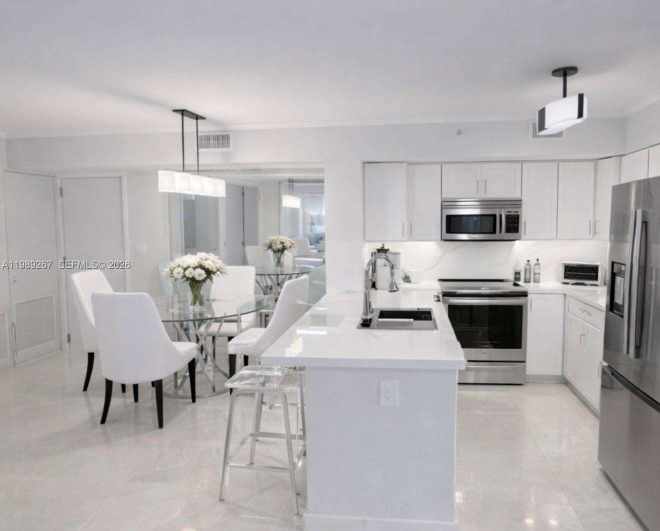 YACHT CLUB AT PORTOFINO - 90 Alton Rd, Miami Beach, FL 33139 | Picture 10