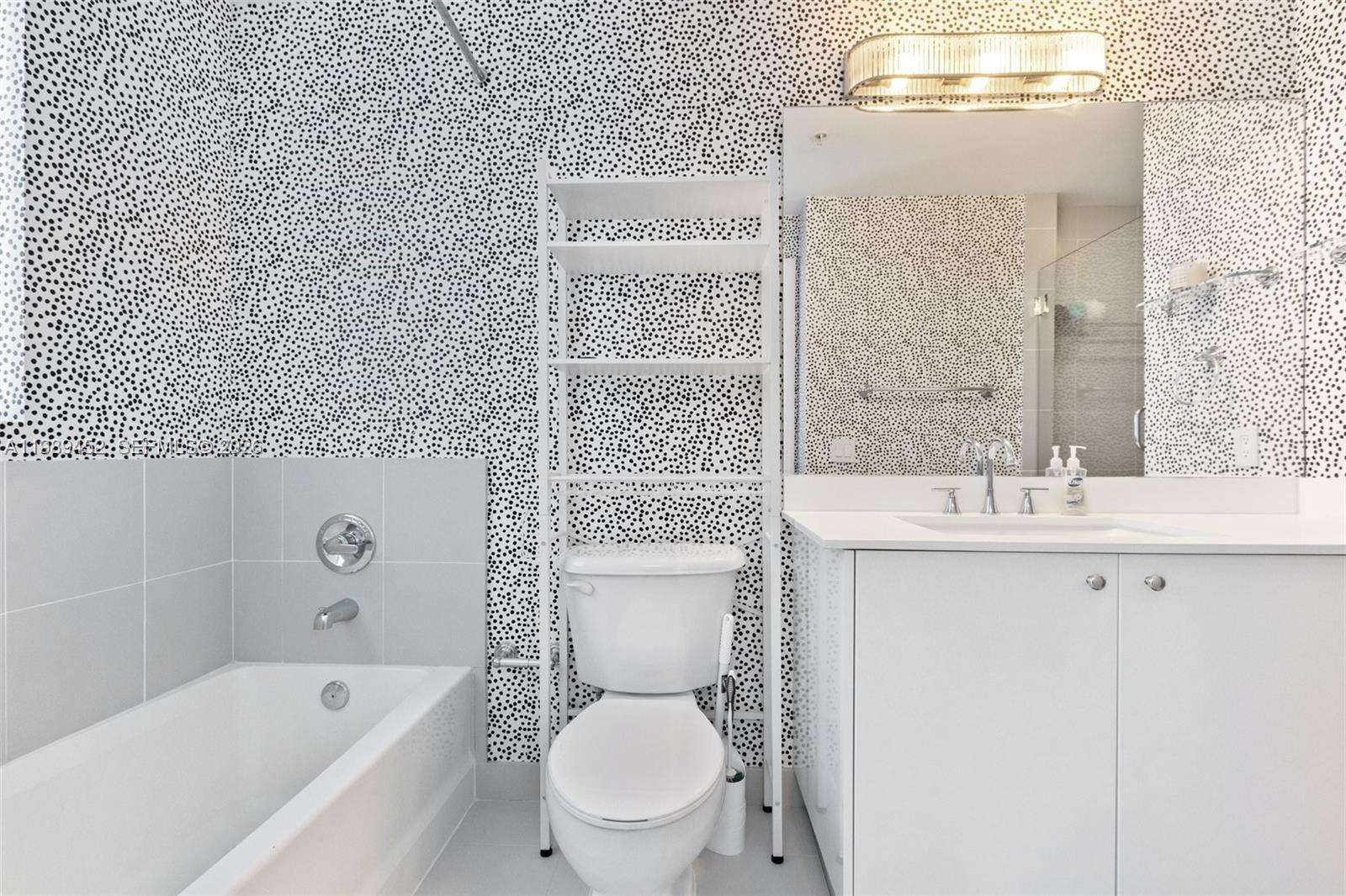 INFINITY AT BRICKELL - 60 13 St, Miami, FL 33130 | Picture 17