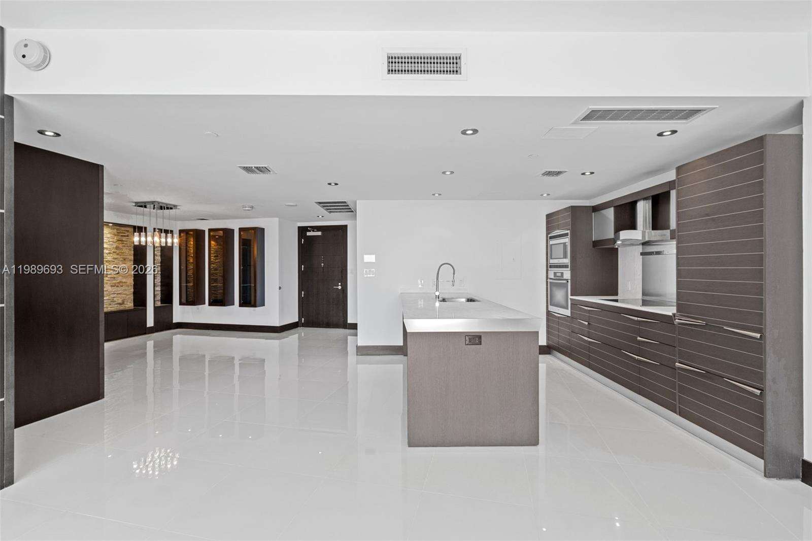 EPIC WEST - 200 Biscayne Blvd Way, Miami, FL 33131 | Picture 11