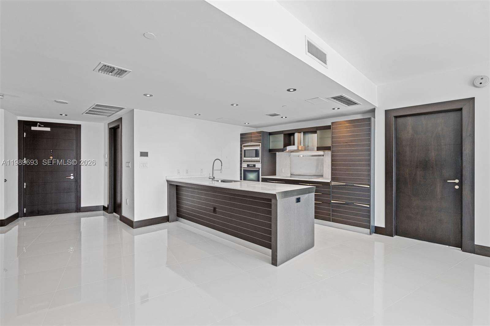 EPIC WEST - 200 Biscayne Blvd Way, Miami, FL 33131 | Picture 12