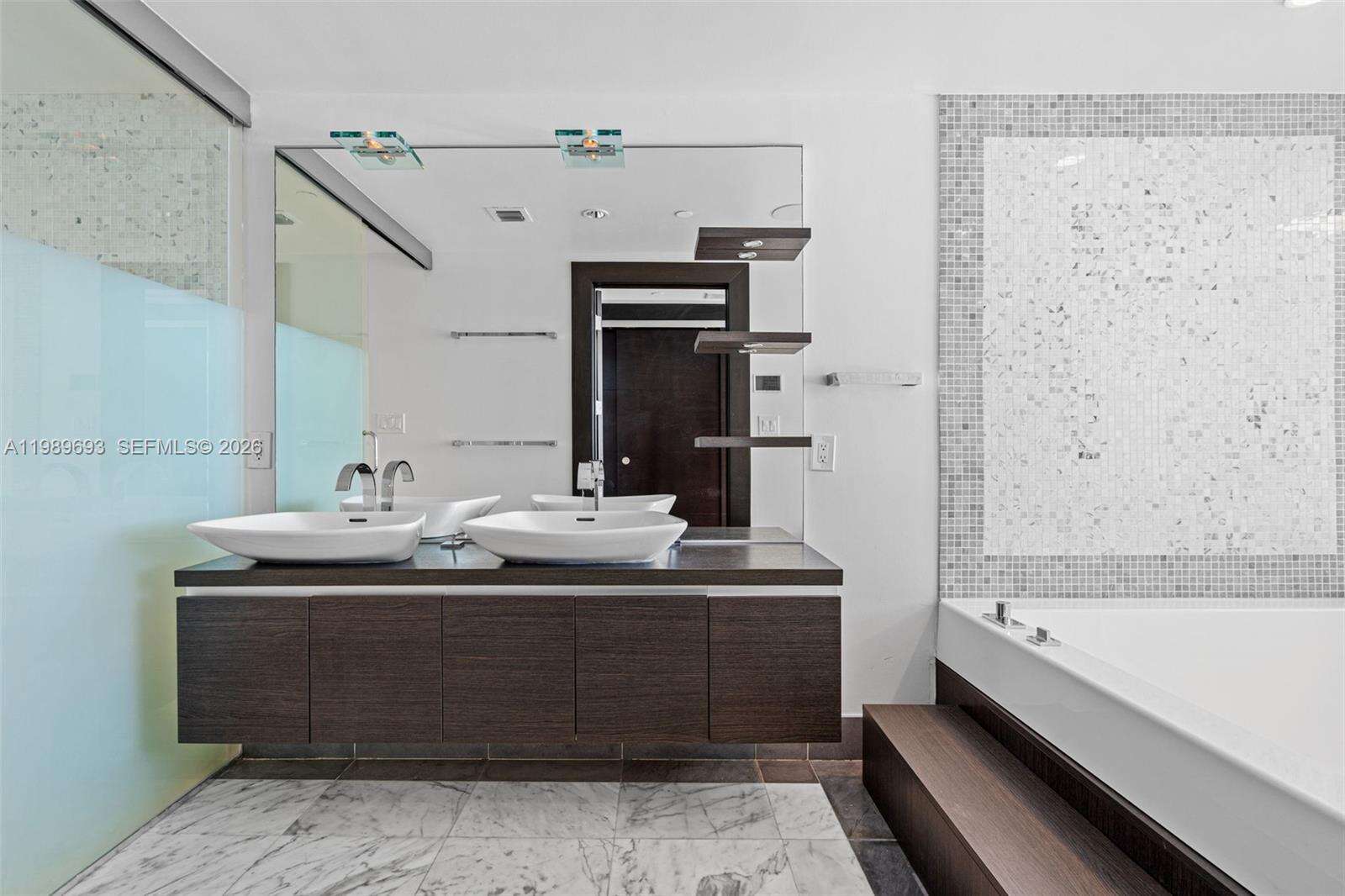 EPIC WEST - 200 Biscayne Blvd Way, Miami, FL 33131 | Picture 19