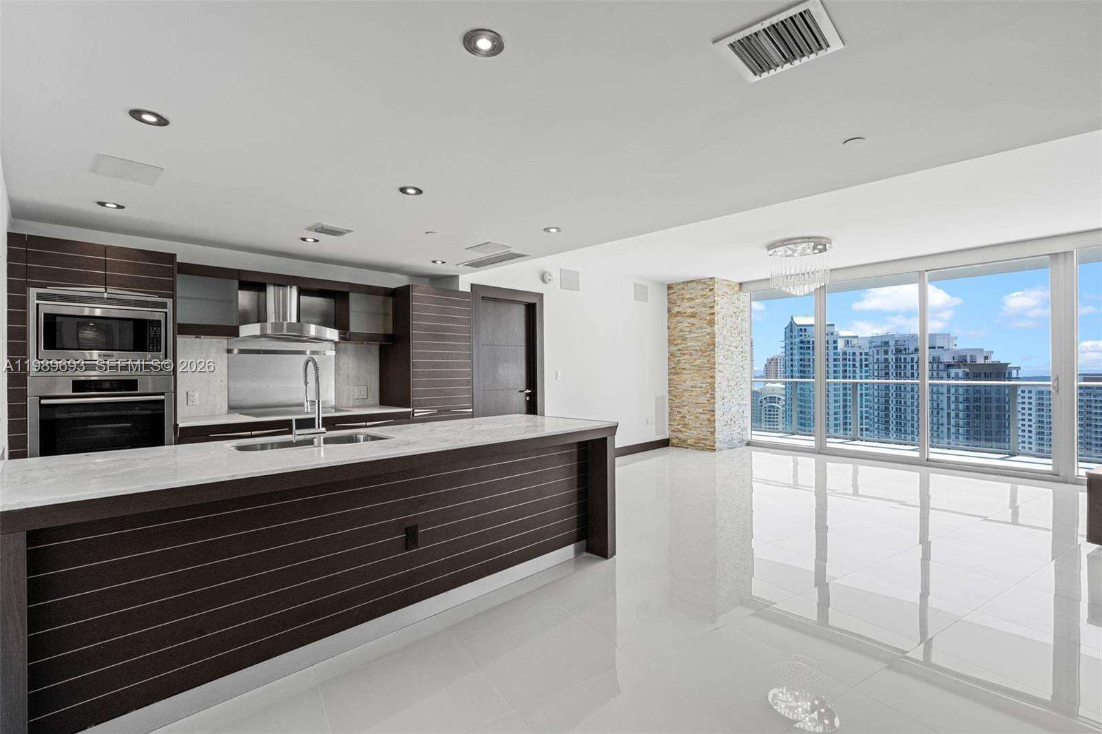 EPIC WEST - 200 Biscayne Blvd Way, Miami, FL 33131 | Picture 6